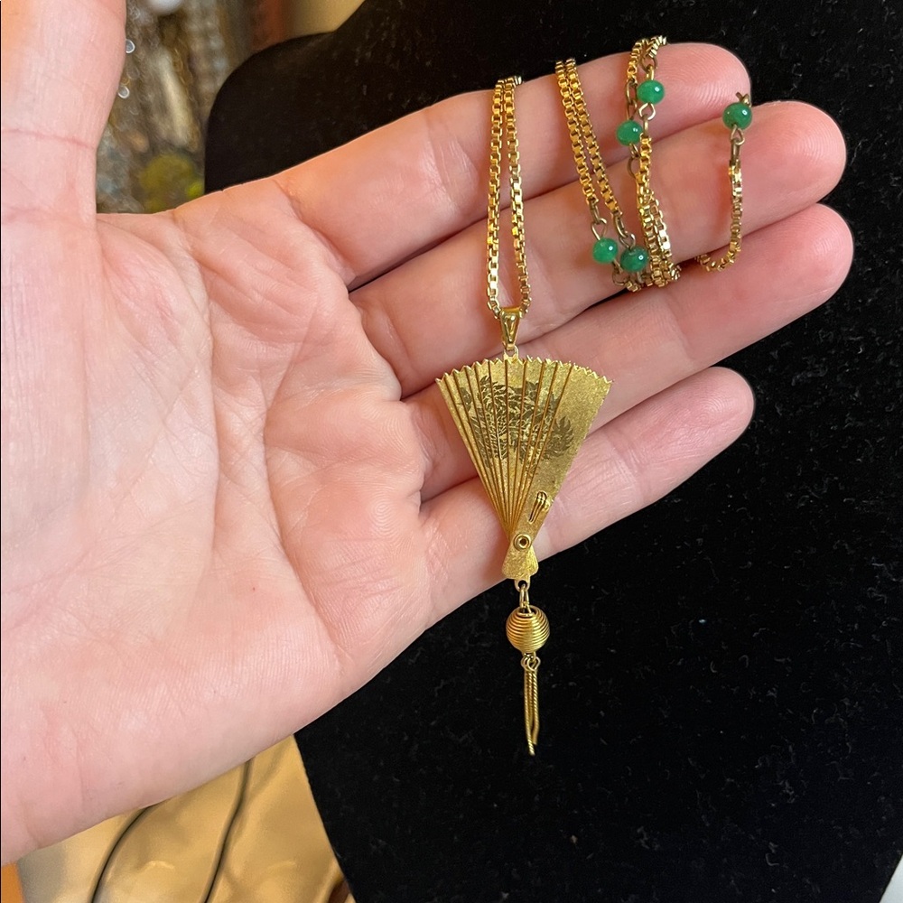 Elegant Gold Fan Pendant Necklace + earrings set - Picture 10 of 11